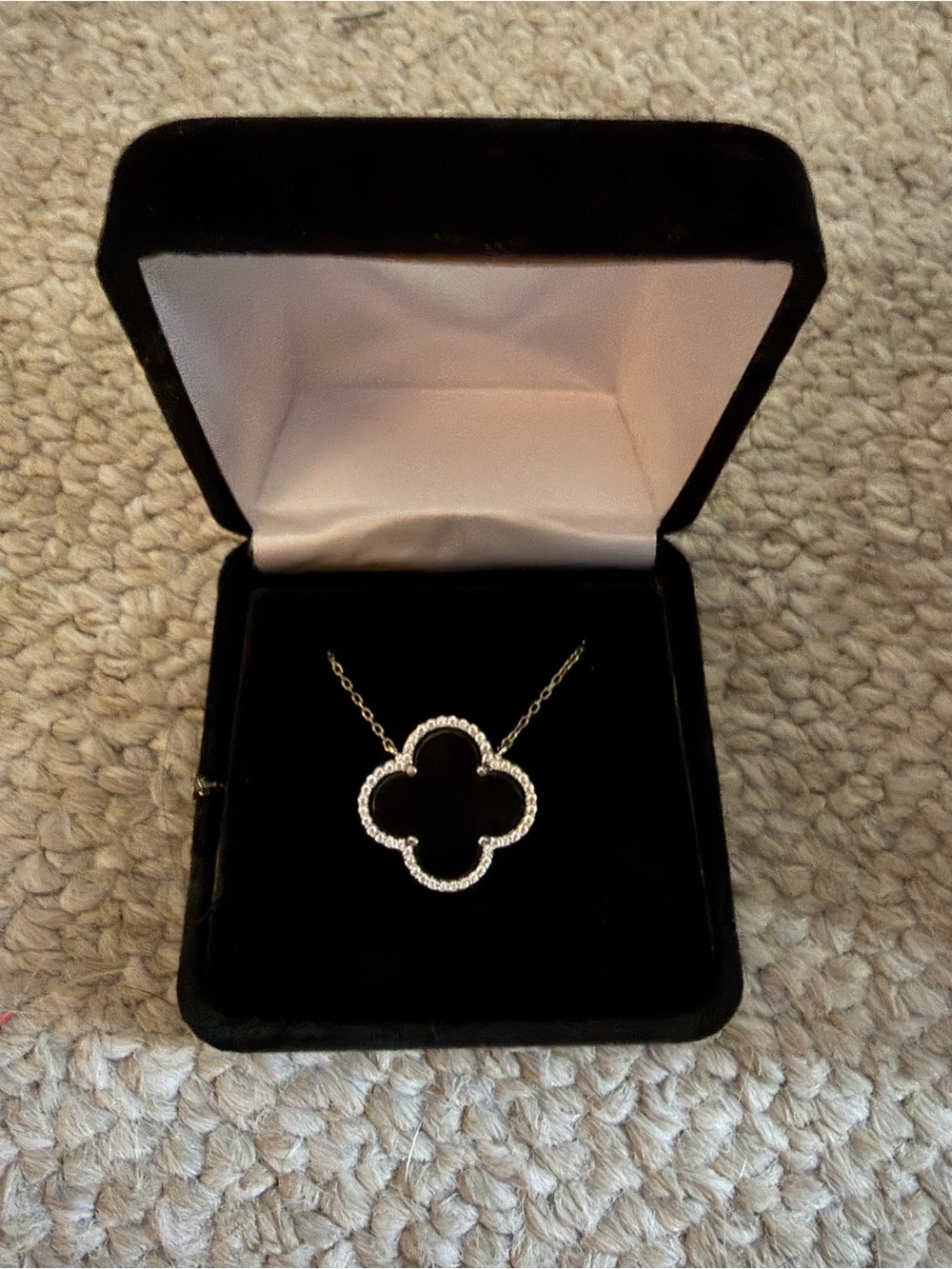 Silver Clover Pendant Necklace - Classic Women's Jewelry